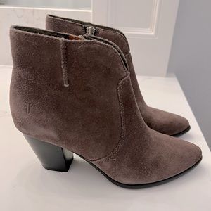 Frye Women’s Suede Ankle Jennifer Bootie. Brown/Grey Suede. Size 5.5.
